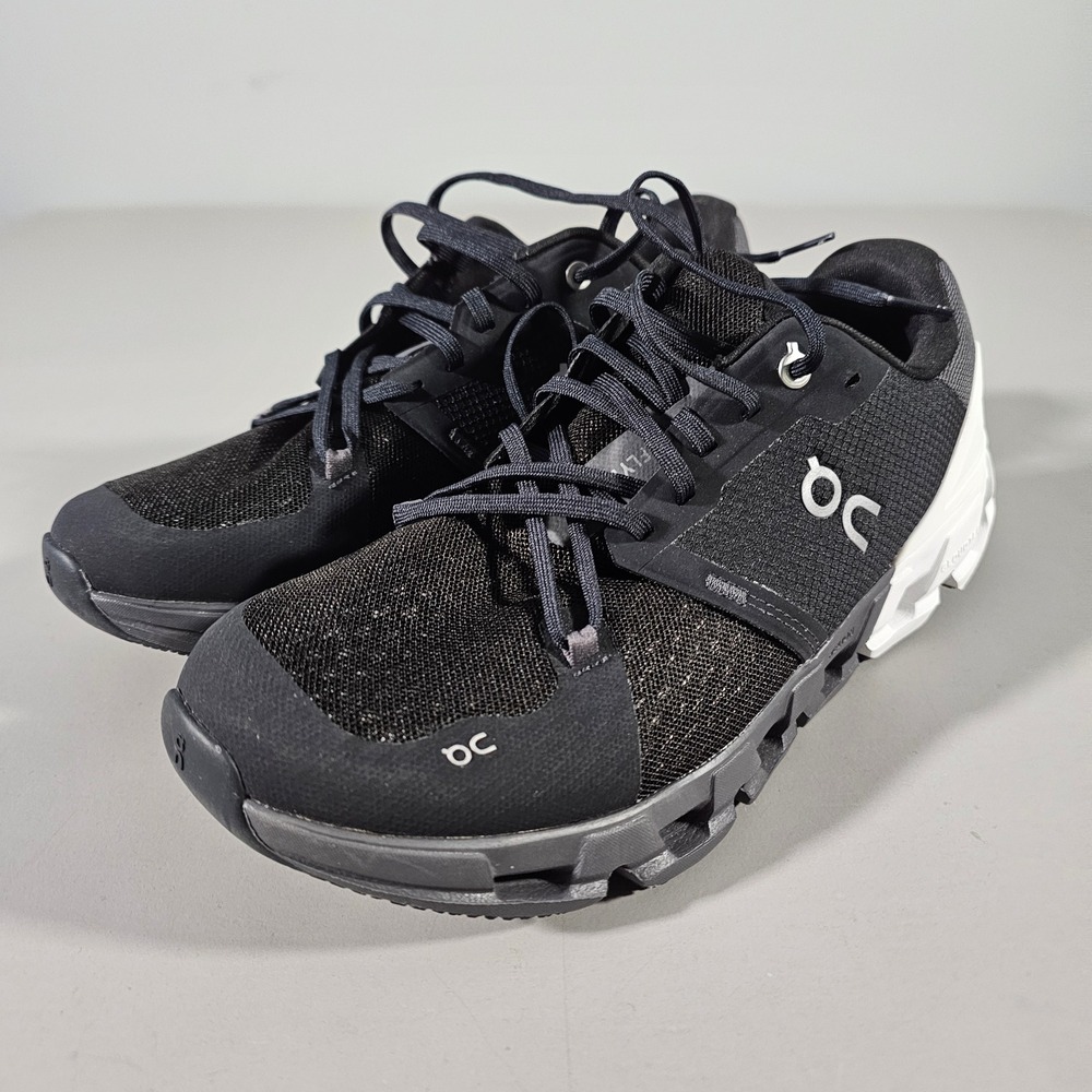 On Cloudflyer Running Shoes Womens 10 Black White Wide 81.98663 Low Top Sneakers